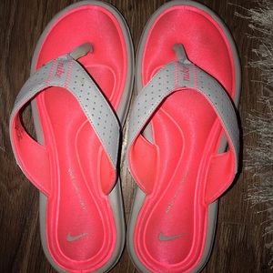 Nike Flipflops *CUSHIONED*